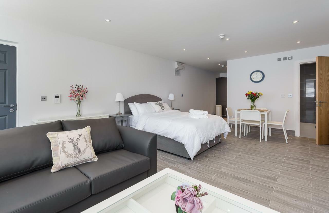 The Lion Gate Apartments East Molesey Eksteriør bilde
